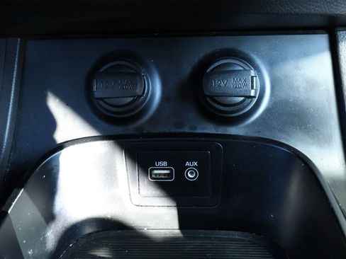 Used 2017 Hyundai Santa Fe SE image 25