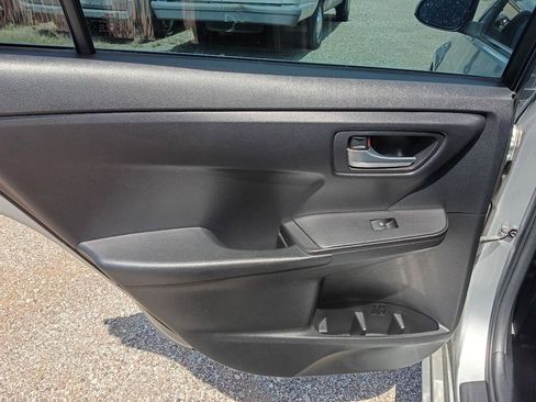 Used 2016 Toyota Camry SE image 18