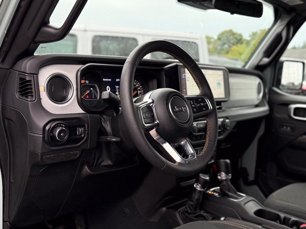 Used 2024 Jeep Wrangler Unlimited Sahara AWD/4WD image 9