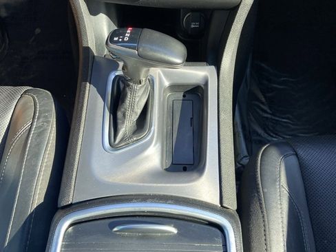 Used 2019 Dodge Charger SXT w/ Leather Interior Group image 18