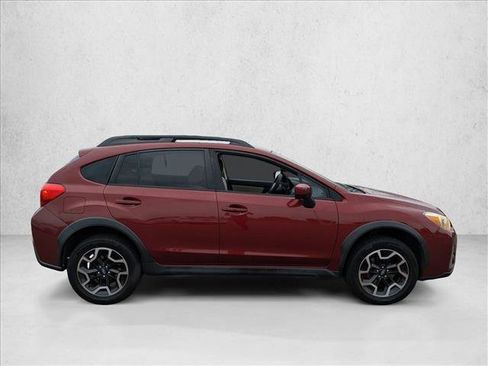 Used 2017 Subaru Crosstrek 2.0i Premium image 4