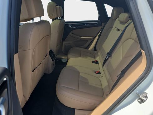 Used 2019 Porsche Macan AWD/4WD image 28