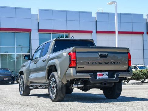 Used 2025 Toyota Tacoma TRD Sport w/ TRD Sport Premium Package image 9