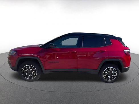 Used 2025 Jeep Compass Trailhawk image 8