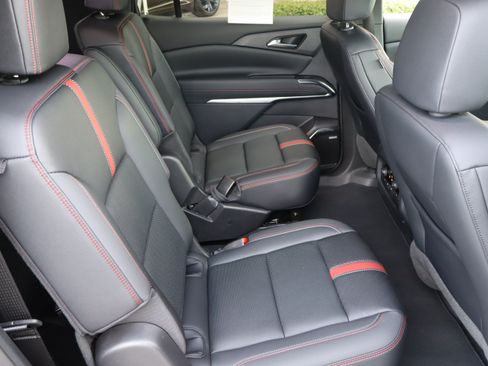 Used 2024 Chevrolet Traverse RS AWD/4WD image 37