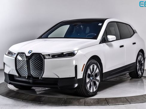 Used 2024 BMW iX xDrive50 w/ Premium Package AWD/4WD image 2