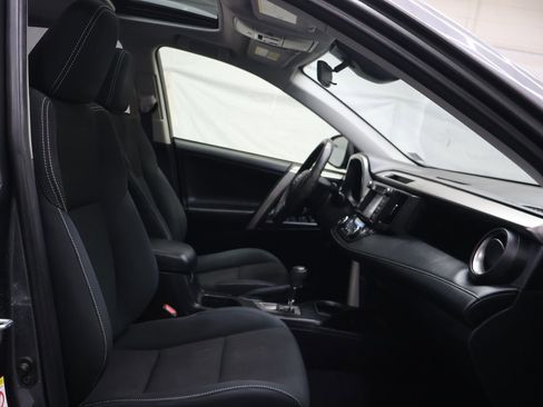 Used 2018 Toyota RAV4 XLE image 9