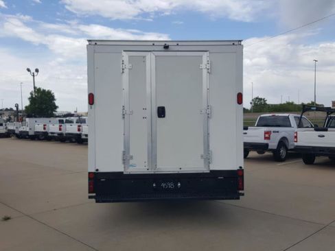 Used 2018 GMC Savana 3500 w/ Driver Convenience Package RWD image 8