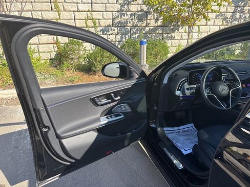 Used 2025 Mercedes-Benz E 350 4MATIC Sedan image 18