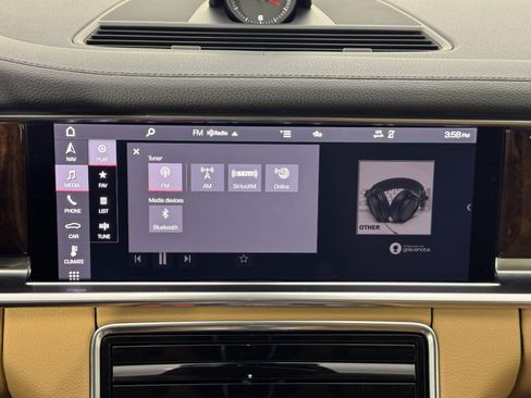 Used 2021 Porsche Panamera w/ Premium Package image 26