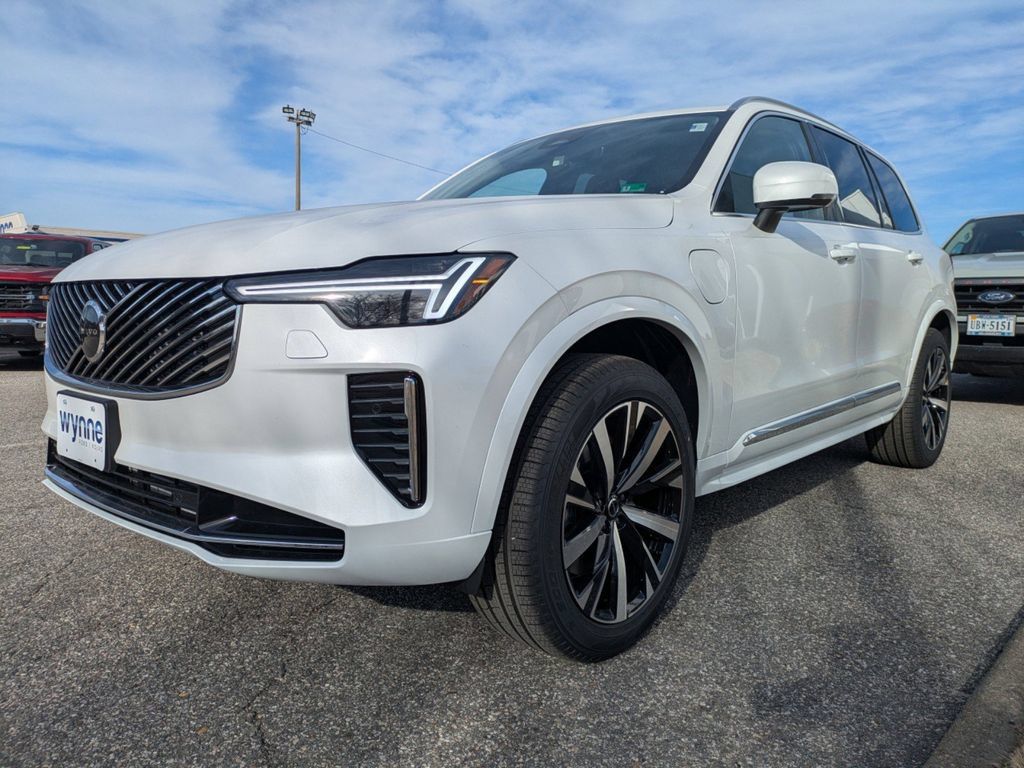 New 2025 Volvo XC90 T8 Core w/ Climate Package AWD/4WD image 8