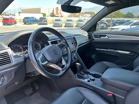 Used 2020 Volkswagen Atlas Cross Sport SE w/ Towing Package AWD/4WD image 21