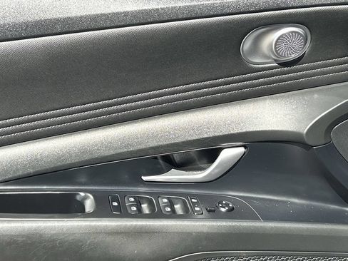 Used 2022 Hyundai Elantra SEL w/ Convenience Package FWD image 20
