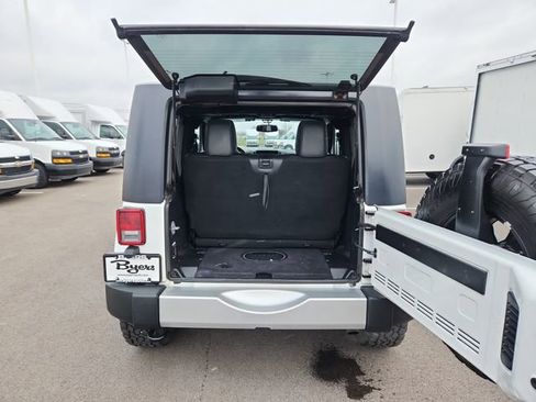 Used 2015 Jeep Wrangler Sahara image 28