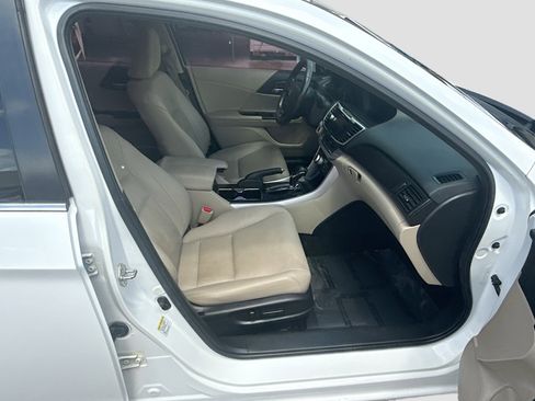 Used 2015 Honda Accord EX-L image 32