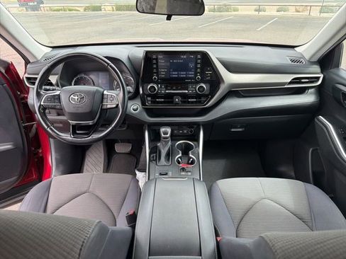 Certified 2021 Toyota Highlander LE image 10