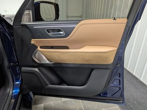Used 2025 INFINITI QX80 Sensory AWD/4WD image 32