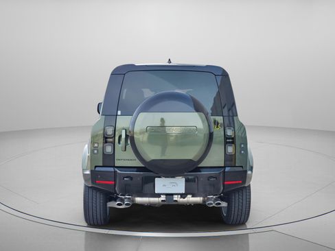New 2026 Land Rover Defender 110 X-Dynamic SE image 4