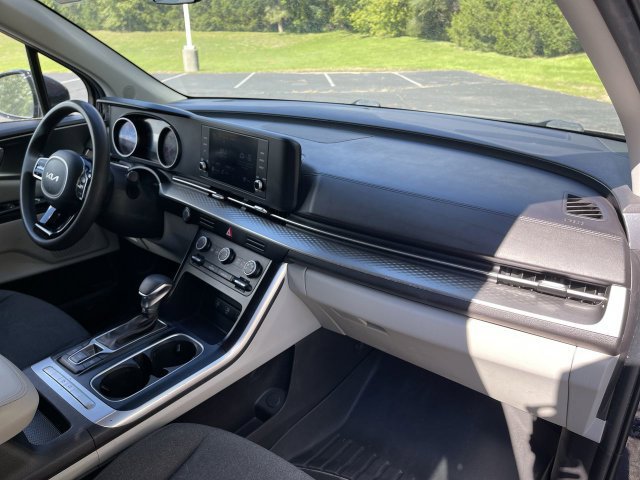 Used 2022 Kia Carnival LX FWD image 27