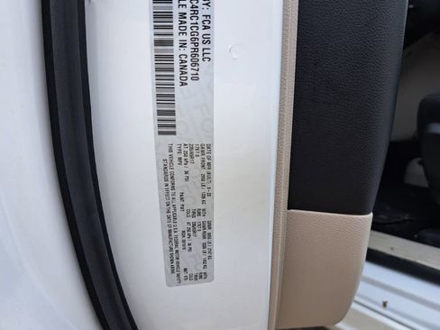 Used 2023 Chrysler Voyager LX image 33