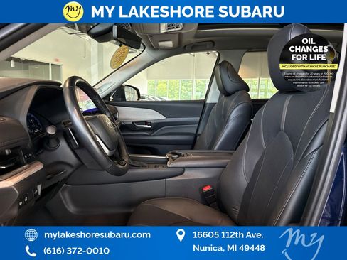 Used 2024 Toyota Grand Highlander AWD image 12