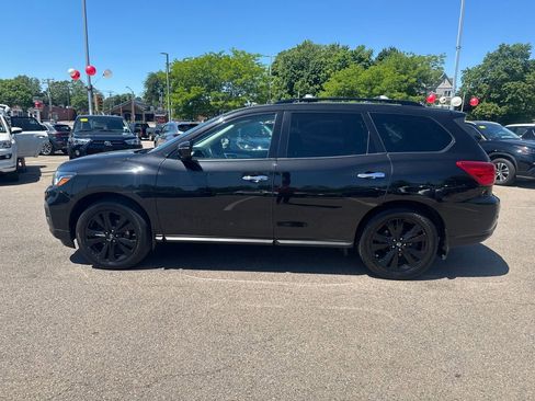 Used 2018 Nissan Pathfinder SL w/ Midnight Edition Package AWD/4WD image 4