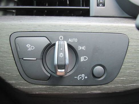 Used 2019 Audi A4 2.0T Premium w/ Convenience Package image 39