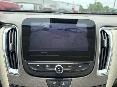Used 2021 Chevrolet Malibu LT w/ Leather Package FWD image 15