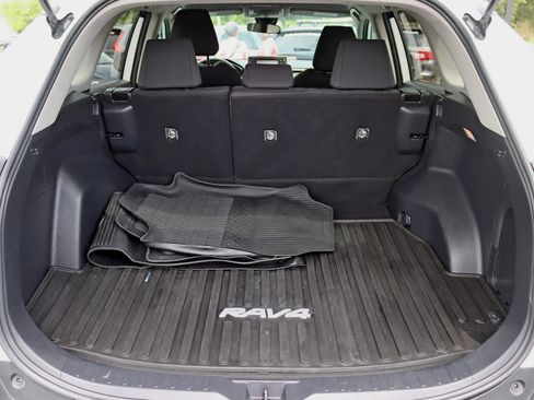 Used 2021 Toyota RAV4 LE AWD/4WD image 34