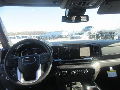 New 2026 GMC Sierra 1500 SLT w/ SLT Convenience Package image 17