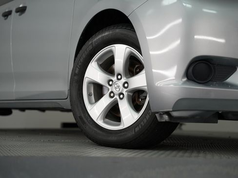 Used 2015 Toyota Sienna L image 18