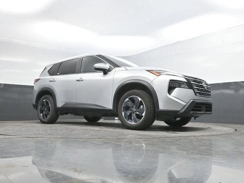 Used 2024 Nissan Rogue SV FWD image 44