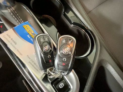 Used 2022 Buick Encore GX Select w/ Sport Touring Package FWD image 34