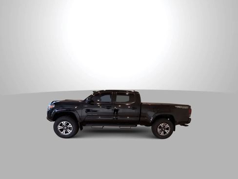 Used 2017 Toyota Tacoma TRD Sport w/ Tow Package AWD/4WD image 5