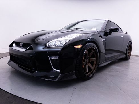 Used 2020 Nissan GT-R Premium w/ Premium Interior Package AWD/4WD image 22