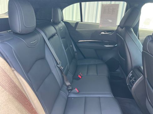 Used 2024 Cadillac XT4 Luxury w/ Cold Weather Package FWD image 24