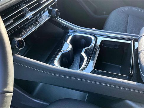 Used 2024 Chevrolet Traverse LS w/ Midnight/Sport Edition image 15