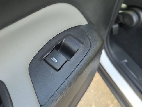 Used 2021 Chevrolet Equinox LS image 11