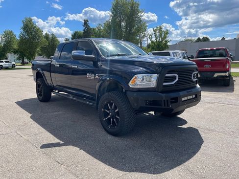 Used 2017 RAM 2500 Laramie w/ Convenience Group AWD/4WD image 4
