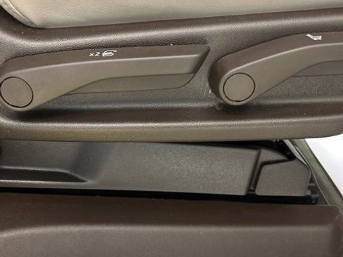 Used 2021 GMC Yukon XL SLT w/ Rear Media and Nav Package image 16