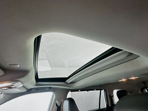 Used 2020 Toyota Highlander XLE FWD image 27