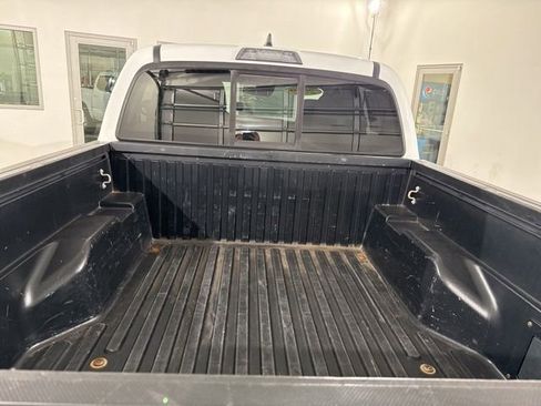 Used 2019 Toyota Tacoma SR w/ SR Convenience Package RWD image 9