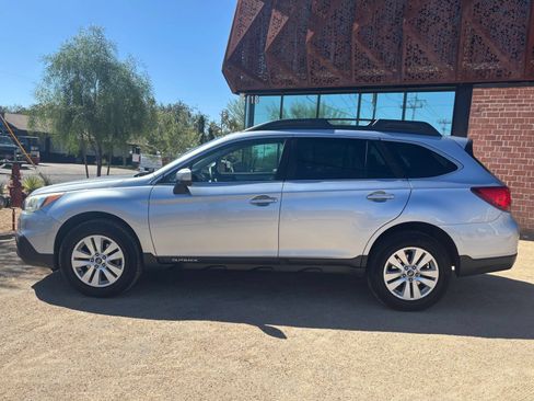 Used 2015 Subaru Outback 2.5i Premium AWD/4WD image 2
