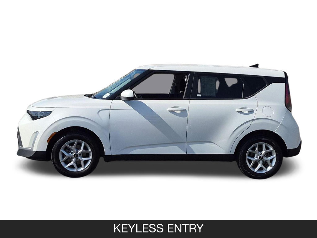 Used 2024 Kia Soul LX w/ Option Group 015 FWD image 5