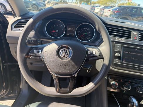 Used 2018 Volkswagen Tiguan S image 18