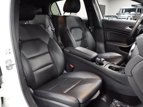 Used 2019 Mercedes-Benz GLA 250 w/ Convenience Package image 32
