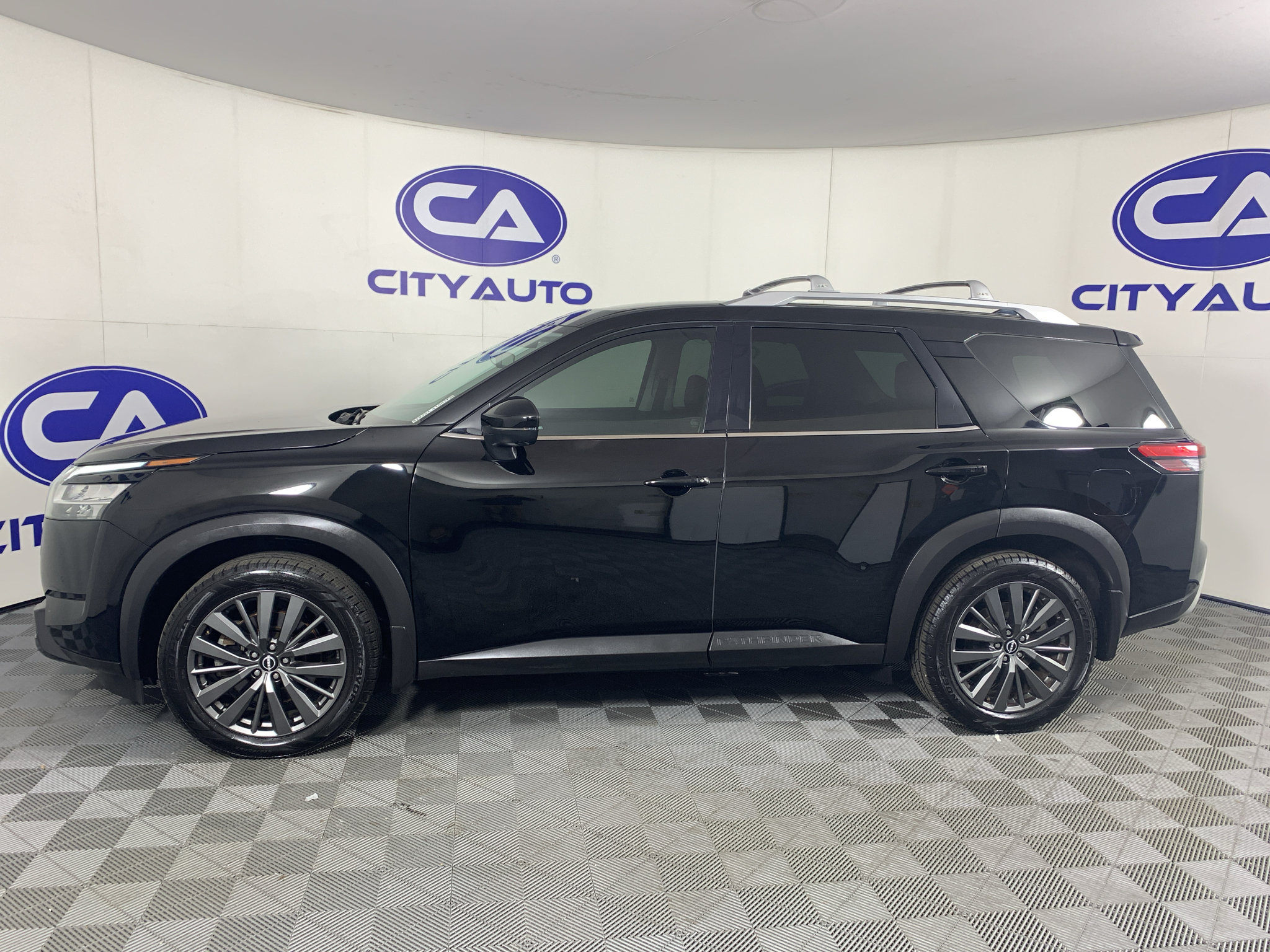 Used 2022 Nissan Pathfinder SL w/ SL Premium Package FWD image 6