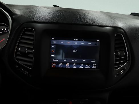 Used 2019 Jeep Compass Latitude AWD/4WD image 15