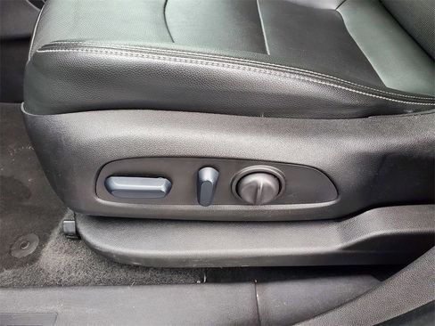 Used 2024 GMC Terrain SLT image 7