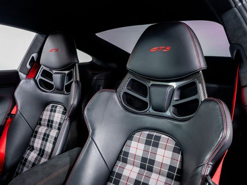 Used 2022 Porsche 911 GT3 image 3